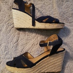 American Eagle strappy platform sandal 12M